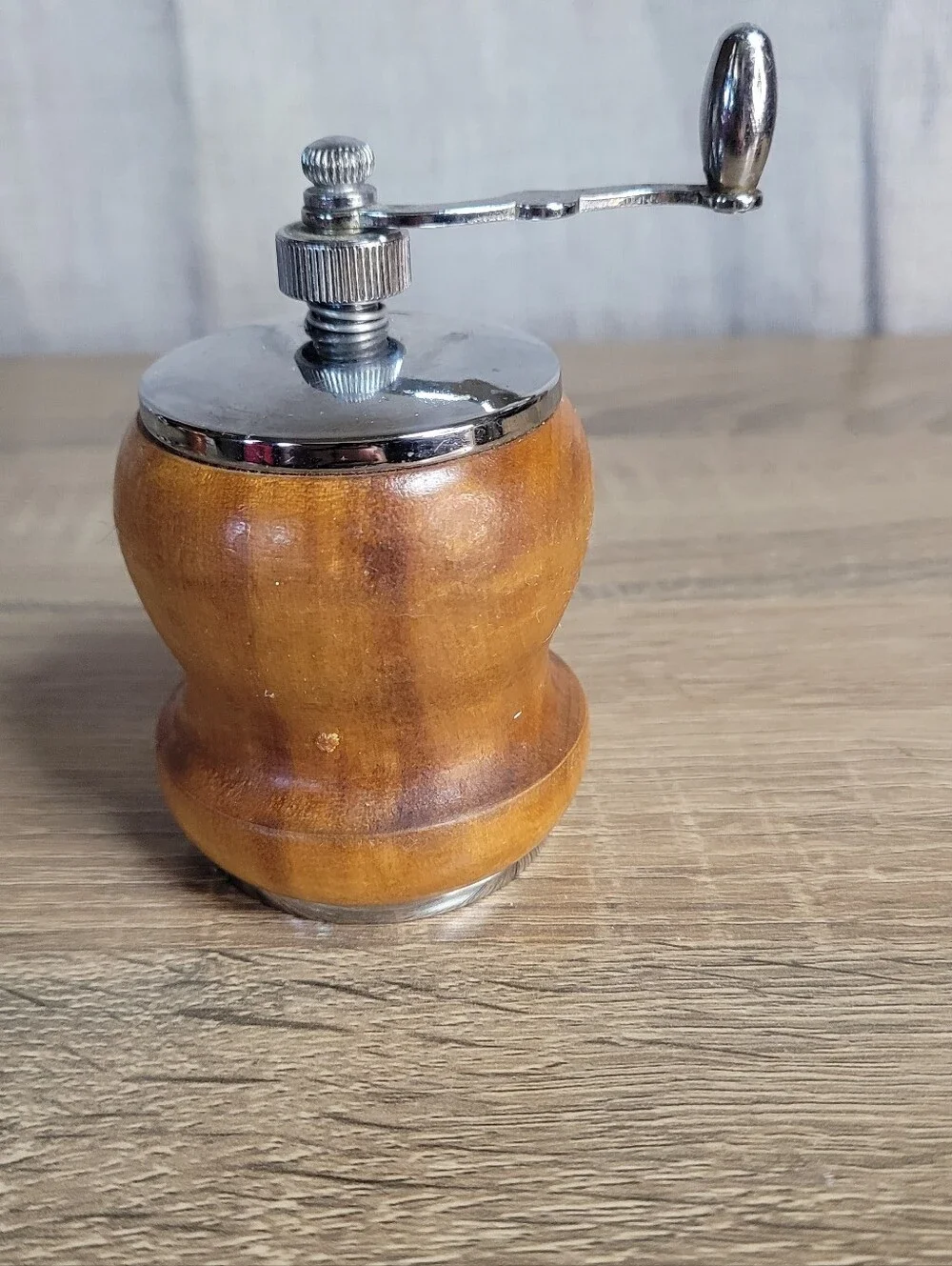 Wooden Salt and Pepper Mill Set with Chrome Tops - Brown MCM Vintage